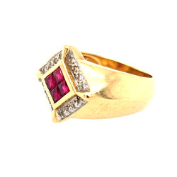 Pre Owned 18ct Ruby and Diamond Ring ZV260